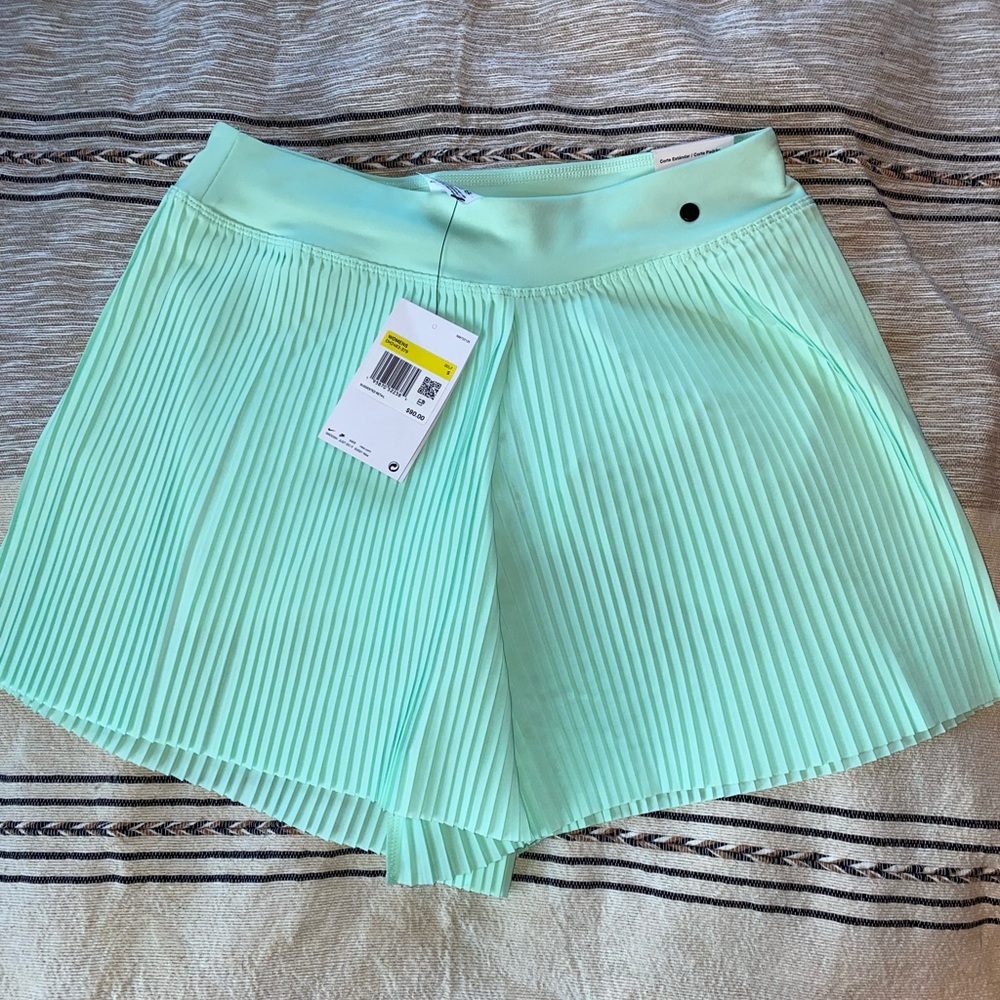 NWT Nike golf shorts